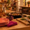 Recevoir à la maison sans quitter les fourneaux : agencer sa cuisine pour la convivialité
