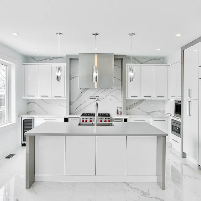 Installer une plaque de cuisson en angle : astuces et conseils pour optimiser l’espace cuisine