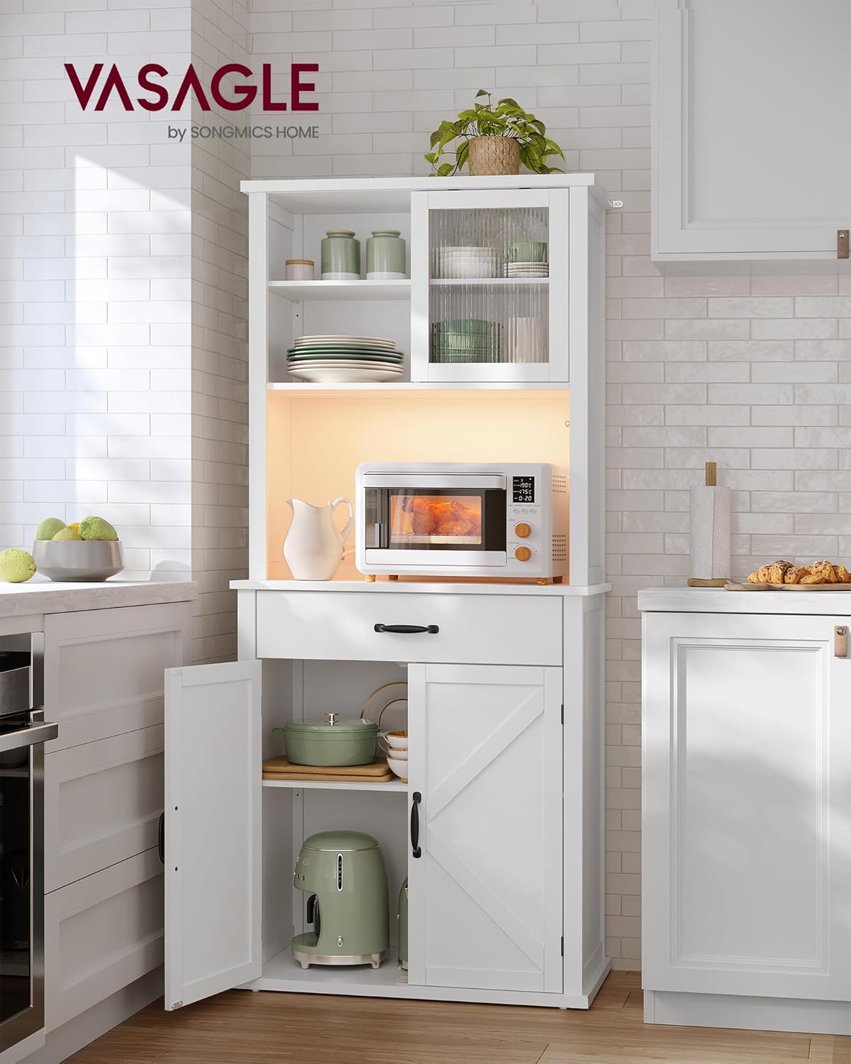 Meuble de Rangement avec Lumières et Chargeur, Placard de Cuisine, avec Portes et Tiroirs, 39,5 x 80,4 x 180,6 cm, Étagères Réglables, Style Campagne, Blanc Nuage BBK363W21V1 39,5 x 80,4 x 180,6 cm (p x l x h) Blanc Nuage