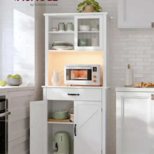 Test VASAGLE Meuble de Rangement avec Lumières et Chargeur : un buffet pratique qui fait le job pour un coin café